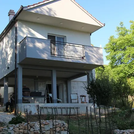 Lila Apartament *